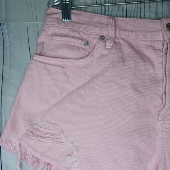 We The Free Pink Distressed Frayed Hem Women Shorts - Picture 4 of 14